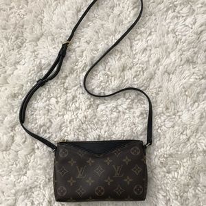 Authentic Louis Vuitton Pallas Clutch